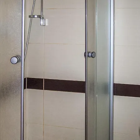 2 Bedroom Beautiful In Casa vacanze