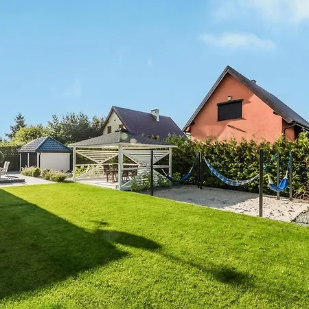 Casa vacanze 2 Bedroom Beautiful In Nowecin